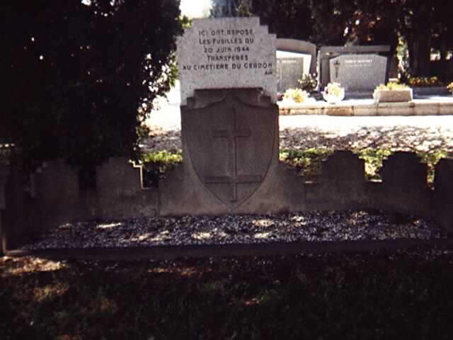 Monument cimetière de Challes